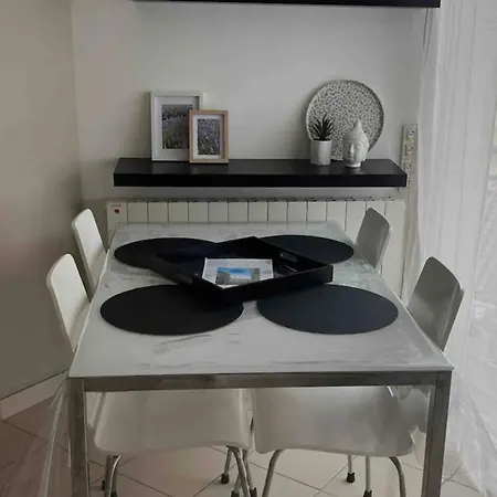Bright - Sea View Apartment